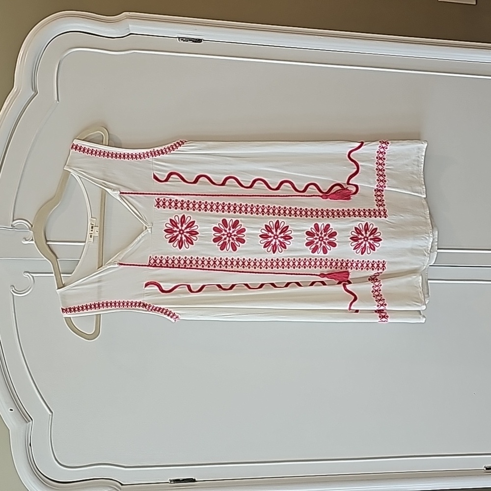 Beachy white dress with hot pink embroidery, size S